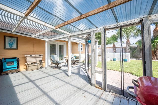 104 Bonita Avenue, Galveston, TX 77550