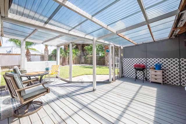 104 Bonita Avenue, Galveston, TX 77550