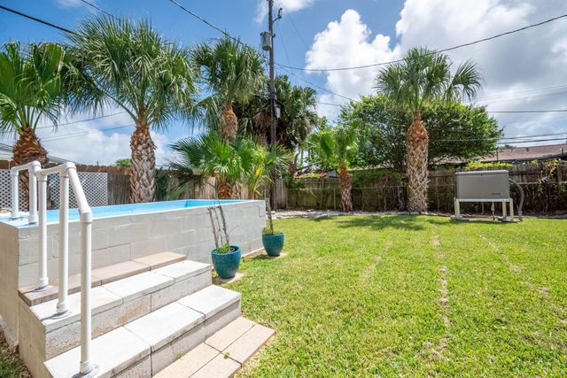 104 Bonita Avenue, Galveston, TX 77550