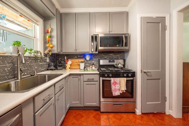104 Bonita Avenue, Galveston, TX 77550