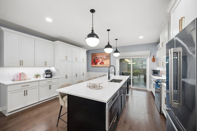1279 Gateway Court, Northbrook, IL 60062