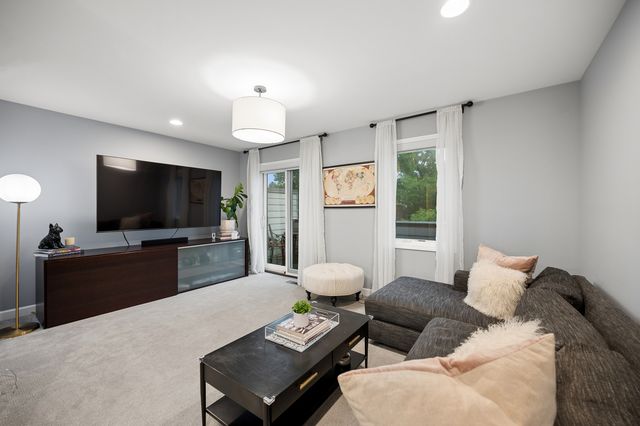 1279 Gateway Court, Northbrook, IL 60062