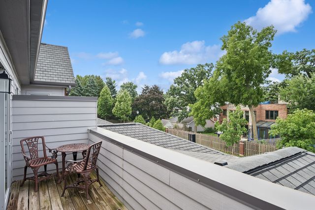 1279 Gateway Court, Northbrook, IL 60062