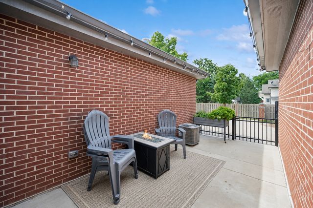 1279 Gateway Court, Northbrook, IL 60062