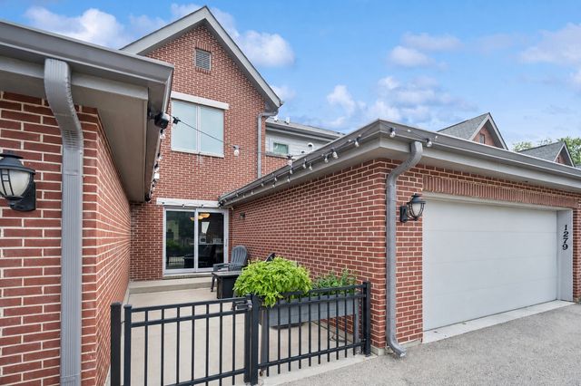 1279 Gateway Court, Northbrook, IL 60062