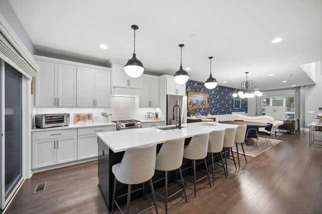 1279 Gateway Court, Northbrook, IL 60062