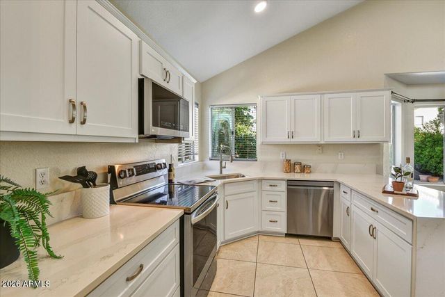 2928 E PONTIAC Drive, Phoenix, AZ 85050
