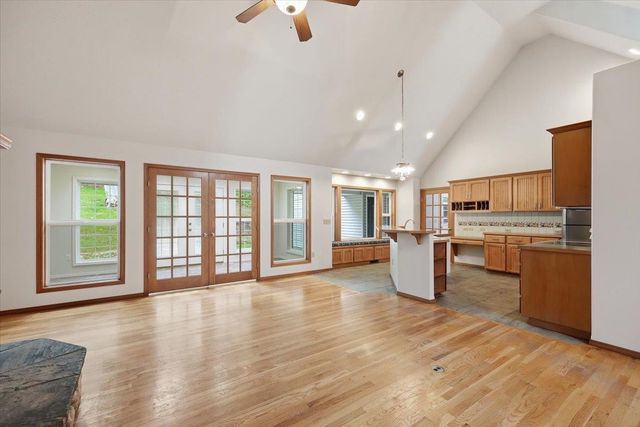 19722 E Pheasant Dr, Greenacres, WA 99016