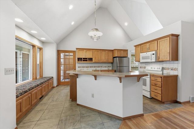 19722 E Pheasant Dr, Greenacres, WA 99016