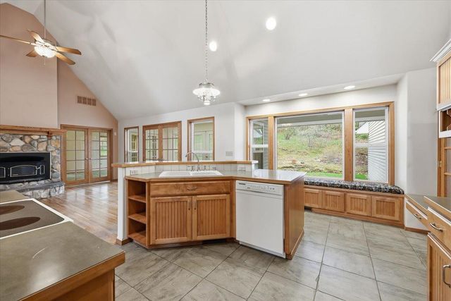 19722 E Pheasant Dr, Greenacres, WA 99016