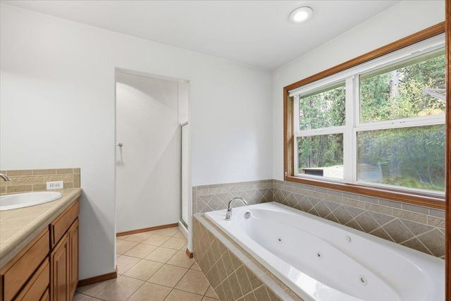 19722 E Pheasant Dr, Greenacres, WA 99016