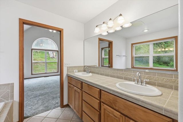 19722 E Pheasant Dr, Greenacres, WA 99016