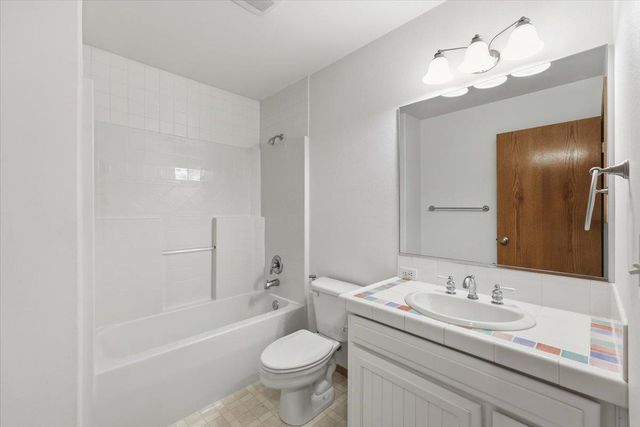 19722 E Pheasant Dr, Greenacres, WA 99016