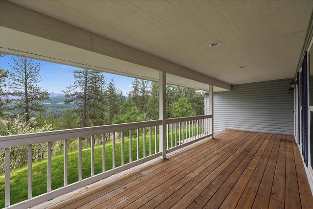 19722 E Pheasant Dr, Greenacres, WA 99016