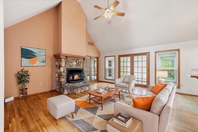 19722 E Pheasant Dr, Greenacres, WA 99016