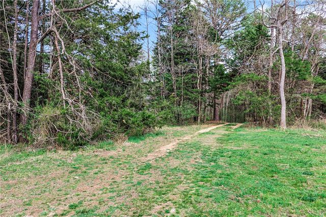 202 Silver Ridge Road, Eureka Springs, AR 72632
