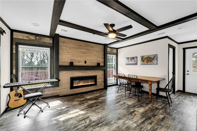 202 Silver Ridge Road, Eureka Springs, AR 72632