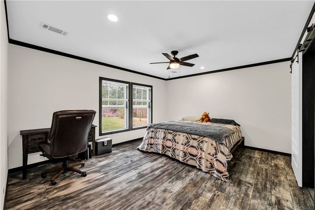 202 Silver Ridge Road, Eureka Springs, AR 72632