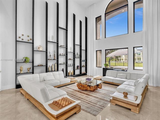 1021 NW 115th Ave, Plantation, FL 33323