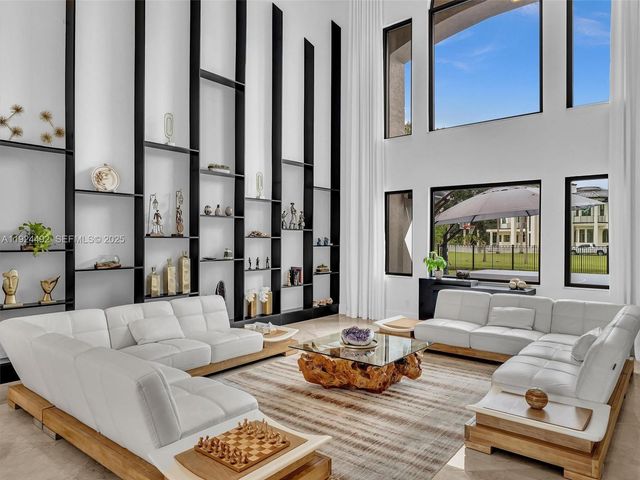 1021 NW 115th Ave, Plantation, FL 33323