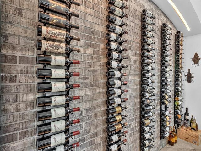 1021 NW 115th Ave, Plantation, FL 33323