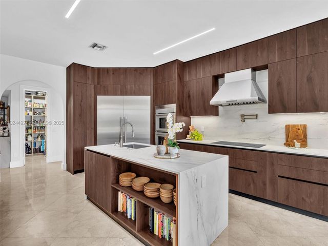 1021 NW 115th Ave, Plantation, FL 33323