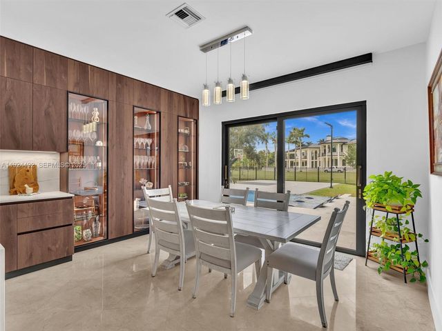 1021 NW 115th Ave, Plantation, FL 33323