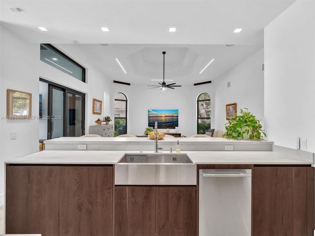 1021 NW 115th Ave, Plantation, FL 33323