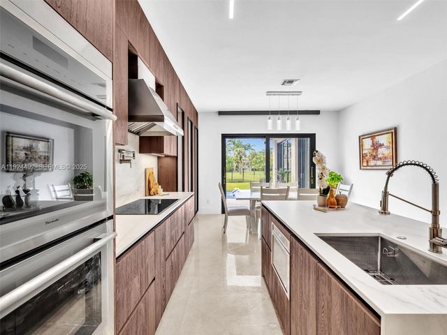 1021 NW 115th Ave, Plantation, FL 33323