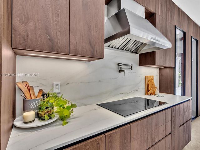 1021 NW 115th Ave, Plantation, FL 33323