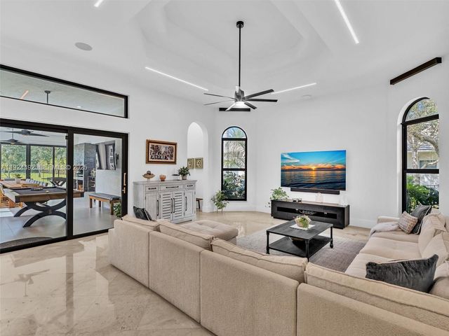 1021 NW 115th Ave, Plantation, FL 33323