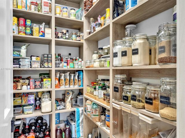 1021 NW 115th Ave, Plantation, FL 33323