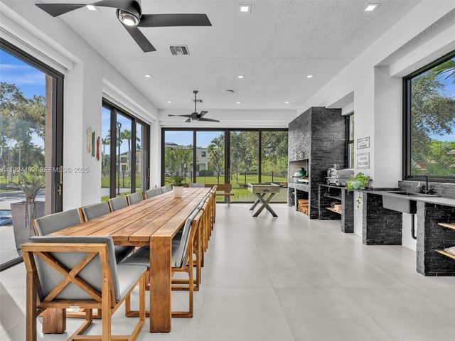 1021 NW 115th Ave, Plantation, FL 33323