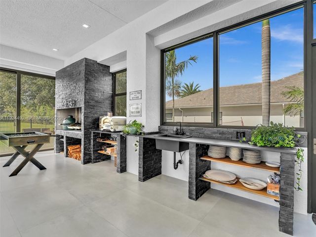 1021 NW 115th Ave, Plantation, FL 33323