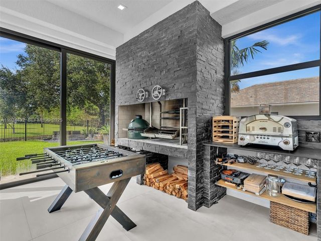 1021 NW 115th Ave, Plantation, FL 33323