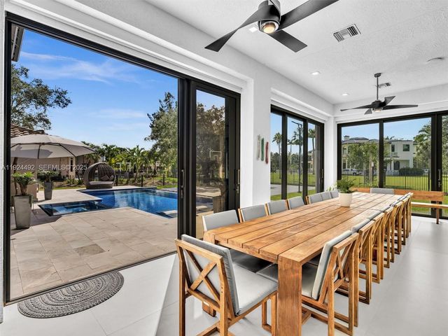 1021 NW 115th Ave, Plantation, FL 33323