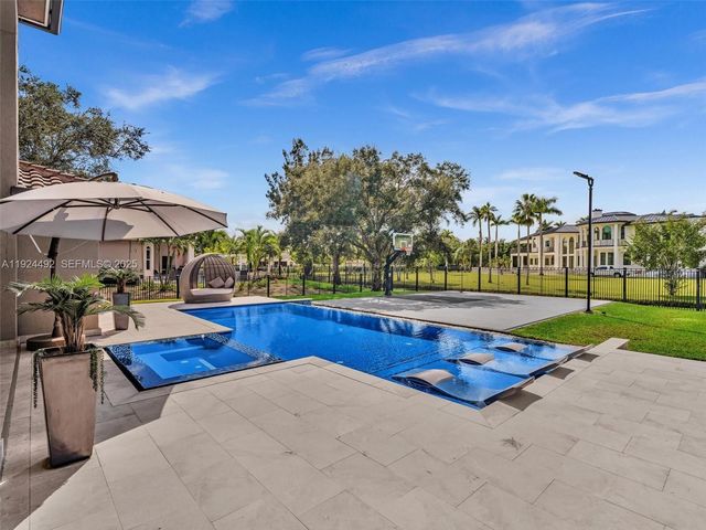 1021 NW 115th Ave, Plantation, FL 33323