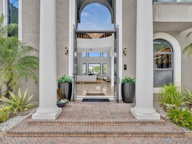 1021 NW 115th Ave, Plantation, FL 33323