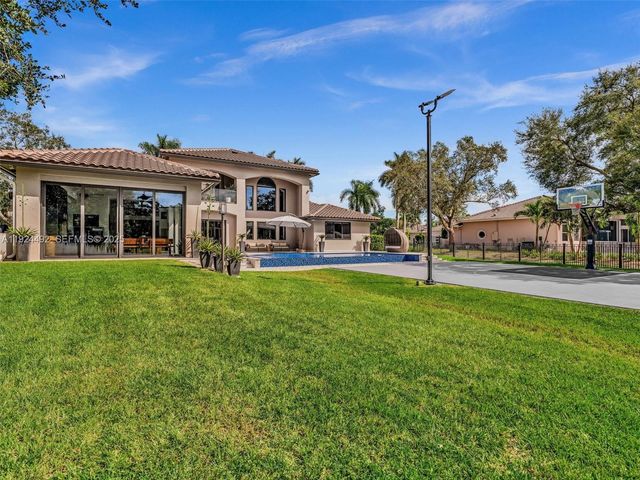 1021 NW 115th Ave, Plantation, FL 33323