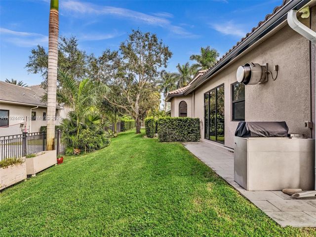 1021 NW 115th Ave, Plantation, FL 33323