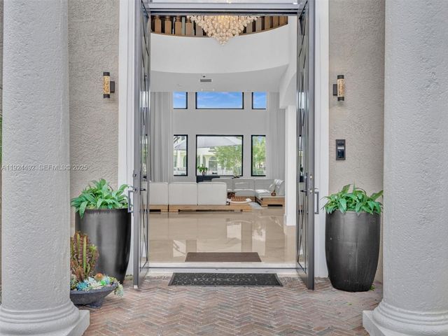 1021 NW 115th Ave, Plantation, FL 33323