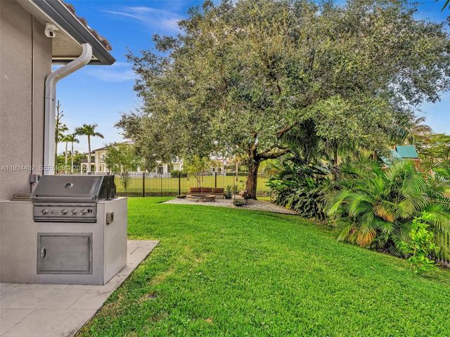 1021 NW 115th Ave, Plantation, FL 33323