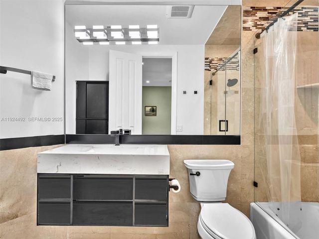 1021 NW 115th Ave, Plantation, FL 33323