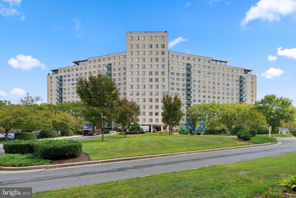 10401 GROSVENOR PL #413, Rockville, MD 20852