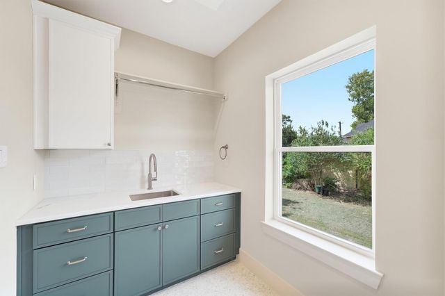 8555 Forum Drive, Houston, TX 77055
