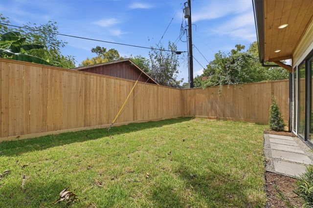 8555 Forum Drive, Houston, TX 77055