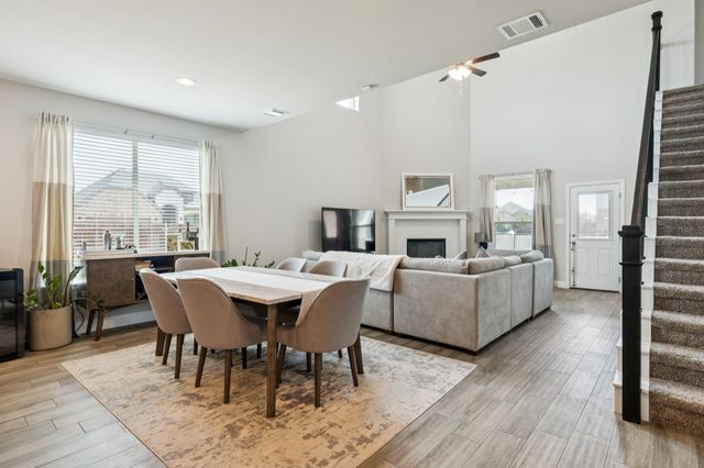 622 Summer Grove Drive, Midlothian, TX 76065