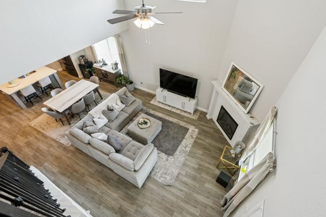 622 Summer Grove Drive, Midlothian, TX 76065