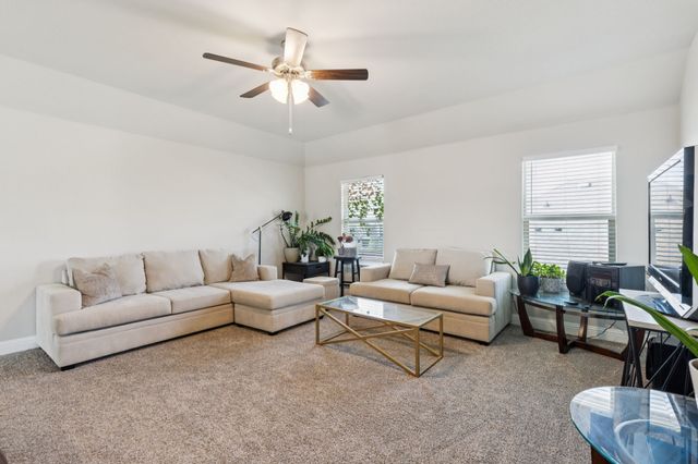 622 Summer Grove Drive, Midlothian, TX 76065