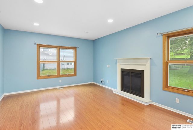 9823 Brentwood Drive, La Vista, NE 68128
